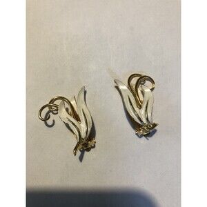 Vintage  White Enamel & Gold Tone FLOWER LEAF Clip Earrings